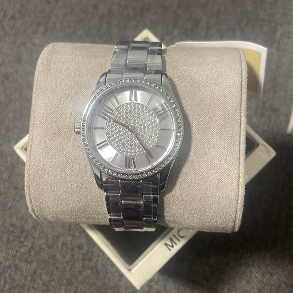 Michael Kors Womens Watch - Picture 3 of 3